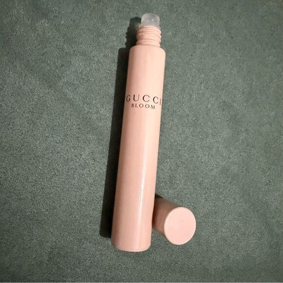 GUCCI BLOOM ROLLERBALL – BLOOM INTO YOURSELF - Picture 13 of 17